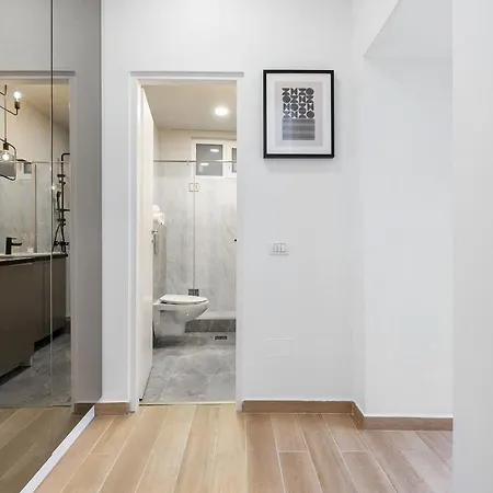Qult - Misty Night Apartment Bukarest
