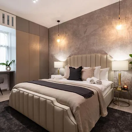 Qult - Misty Night 布加勒斯特