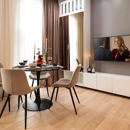 Apartment Qult - Misty Night *