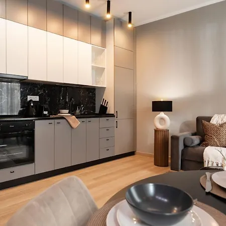 Qult - Misty Night Apartment Bukarest