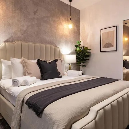 Qult - Misty Night Apartamento Bucarest