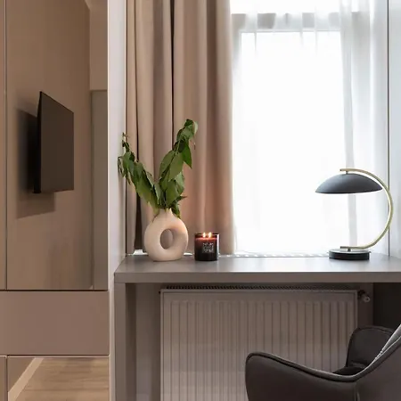 Qult - Misty Night Bucarest