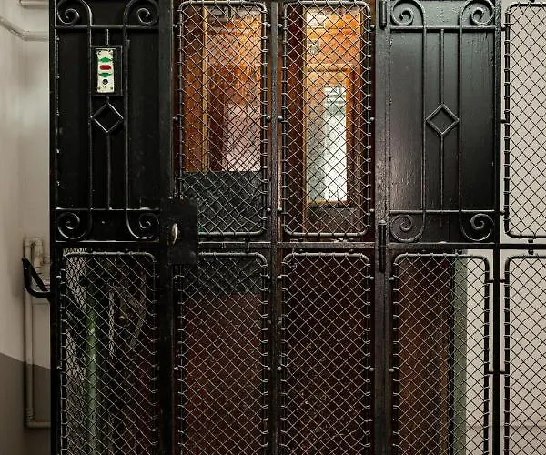 Qult - Misty Night Apartamento